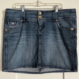 Torrid distressed denim mini skirt size 14